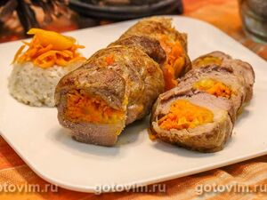 Рулет из свинины с морковью, курагой и апельсиновым соком