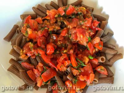 Ржаные макароны с помидорами, укропом и плавленым сыром, Шаг 06