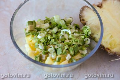 Салат из ананаса с авокадо и помидорами, Шаг 04