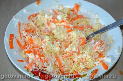 Салат из лапши быстрого приготовления с плавленым сырком и морковью, Шаг 04
