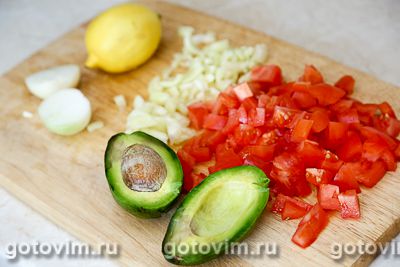 Салат из авокадо с черной фасолью и овощами, Шаг 01