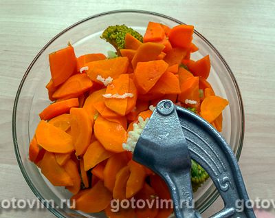 Салат из брокколи с морковью и чесноком, Шаг 05