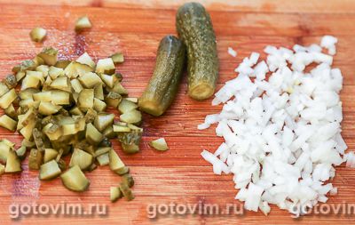 Слоеный салат с консервированной рыбой, рисом и кукурузой, Шаг 02