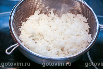 Слоеный салат с консервированной рыбой, рисом и кукурузой, Шаг 03