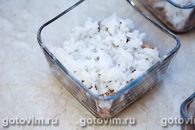 Слоеный салат с консервированной рыбой, рисом и кукурузой, Шаг 06