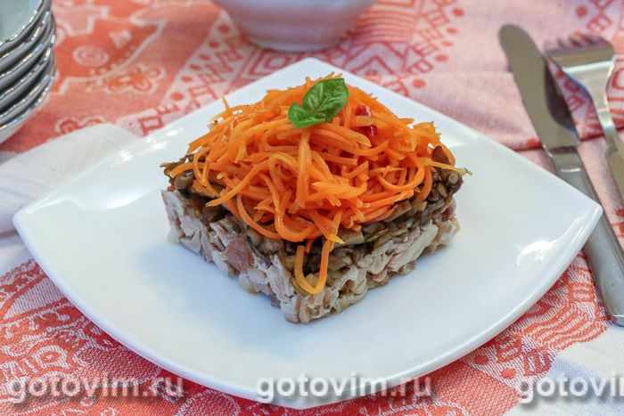 Салат с морковью по-корейски и колбасой