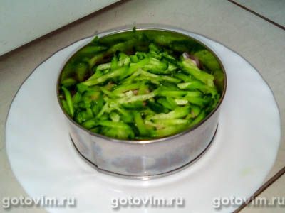 Слоеный салат из ветчины со свежим огурцом и сыром, Шаг 02