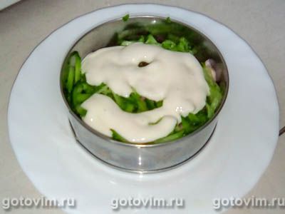 Слоеный салат из ветчины со свежим огурцом и сыром, Шаг 03