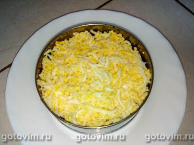Слоеный салат из ветчины со свежим огурцом и сыром, Шаг 04