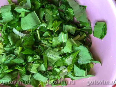 Овощной салат из молодой капусты, редиса и черемши с горчично-уксусной заправкой, Шаг 02