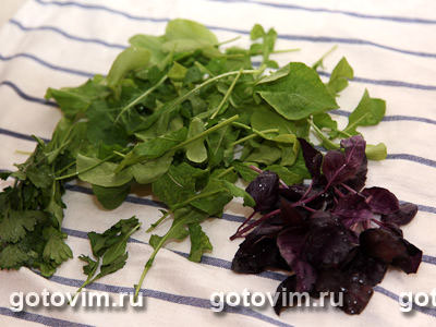 Зеленый салат с моцареллой и грецкими орехами, Шаг 01