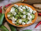 Салат из огурцов с каймаком, чесноком, перцем чили и зеленью