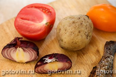 Салат с копченой рыбой, картофелем и ялтинским луком, Шаг 02