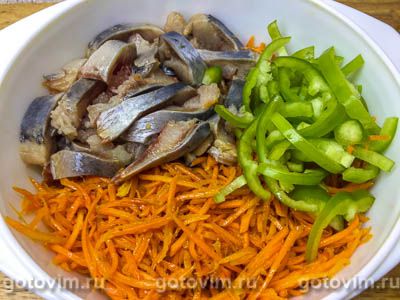Салат с селедкой и корейской морковью, Шаг 05