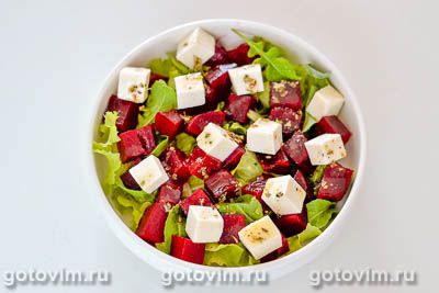 Салат со свеклой, сыром фета и грецкими орехами, Шаг 05