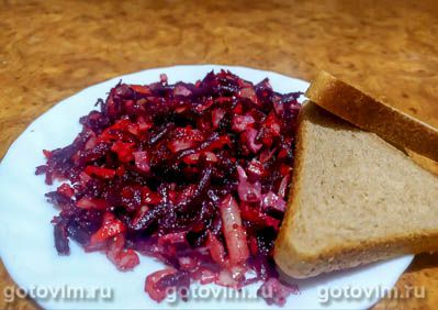 Салат из куриных желудков со свеклой и квашеной капустой. Фото-рецепт