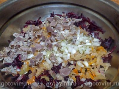 Салат из куриных желудков со свеклой и квашеной капустой, Шаг 05