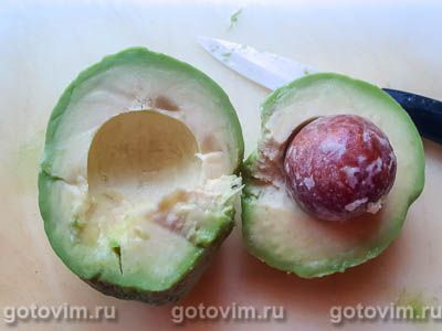 Салат из авокадо с помидорами, перепелиными яйцами с йогуртовой заправкой, Шаг 02