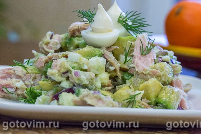 Рыбный салат с авокадо и тунцом. Фотография рецепта