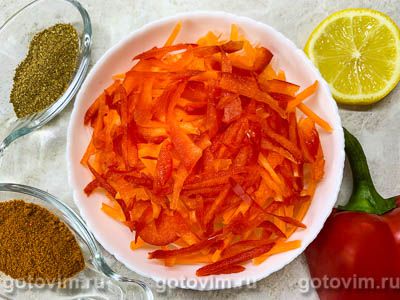 Салат из белой редьки с морковью, сладким перцем и ароматным маслом, Шаг 03