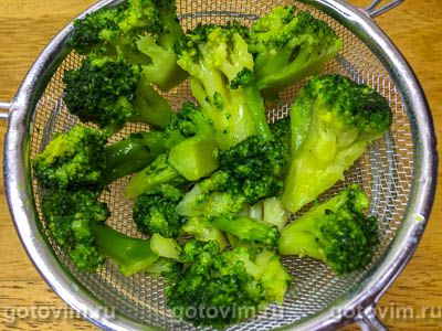 Салат из брокколи с орехово-сырной заправкой, Шаг 03