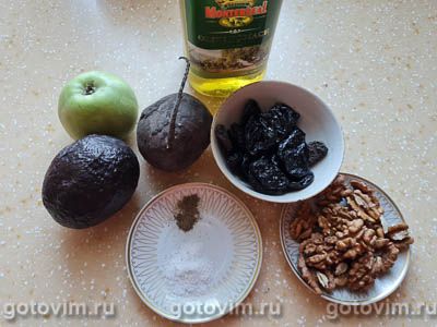 Салат из свеклы с орехами, черносливом, авокадо и яблоком, Шаг 01