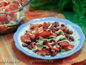 Салат из фасоли с помидорами и сыром