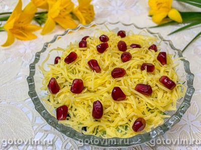 Салат с говяжьим языком, черносливом и свежим огурцом