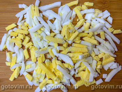 Салат с солеными груздями, огурцом и картофелем, Шаг 02
