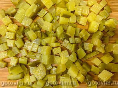 Салат с солеными груздями, огурцом и картофелем, Шаг 03