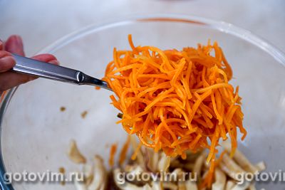 Салат из кальмаров с корейской морковью, Шаг 04