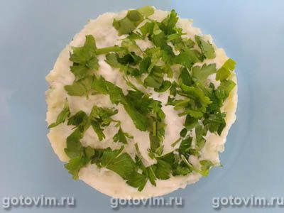 Слоеный салат из картофеля с копченой колбасой, Шаг 03