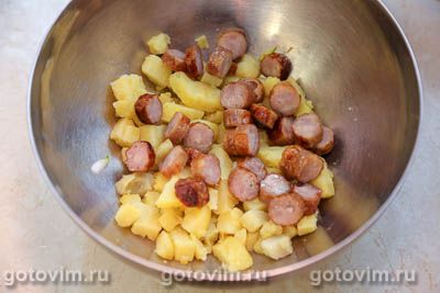 Картофельный салат с жареными колбасками , Шаг 03