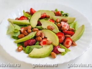 Салат из клубники с авокадо