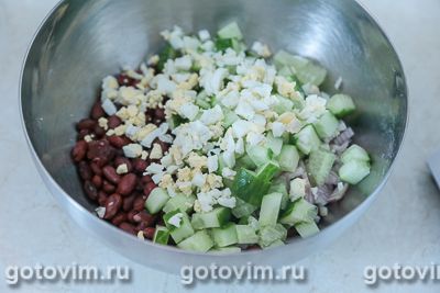 Салат из фасоли с консервированной горбушей, Шаг 05