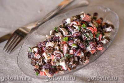 Салат из крабовых палочек с фасолью и сухариками. Фото-рецепт