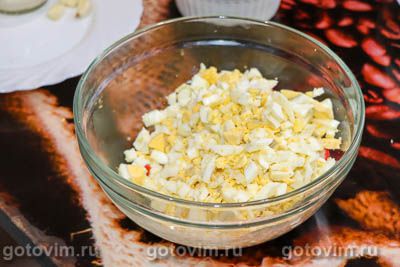 Салат с крабовыми палочками, кукурузой, фасолью и сухариками, Шаг 02