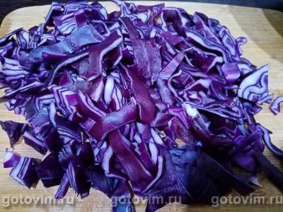 Витаминный салат из краснокочанной капусты с крабовыми палочками, Шаг 03