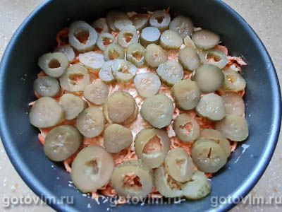 Слоеный салат с крабовыми палочками, корейской морковью, картофелем и огурцами, Шаг 10