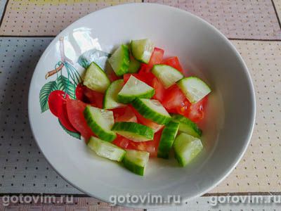 Салат с креветками, огурцом, помидорами и ржаными сухариками, Шаг 05