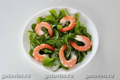 Салат с тигровыми креветками, рукколой, фетой и мандарином, Шаг 02