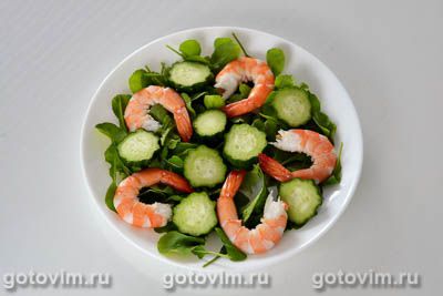 Салат с тигровыми креветками, рукколой, фетой и мандарином, Шаг 03