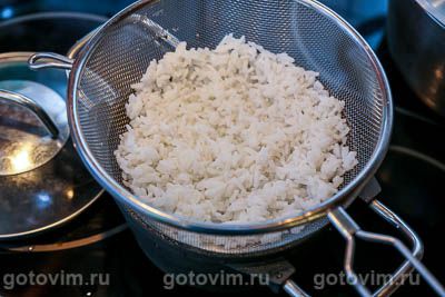 Рисовый салат с креветками, кукурузой и редисом , Шаг 01