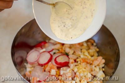 Рисовый салат с креветками, кукурузой и редисом , Шаг 07