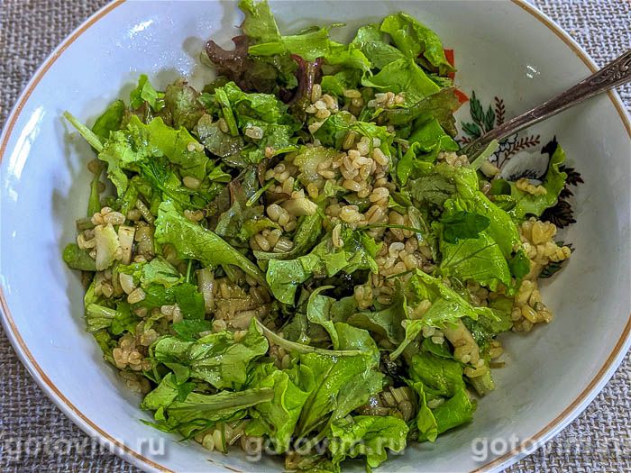 Овощной салат из сельдерея с булгуром. Фотография рецепта