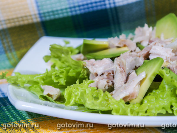 Куриный салат с авокадо. Фотография рецепта