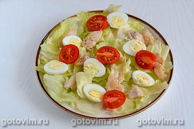 Салат с жареной куриной грудкой, помидорами черри и перепелиными яйцами, Шаг 04
