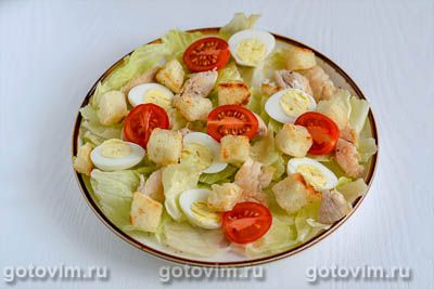 Салат с жареной куриной грудкой, помидорами черри и перепелиными яйцами, Шаг 05