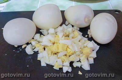 Легкий салат из куриных сердечек с маринованными огурцами, Шаг 02