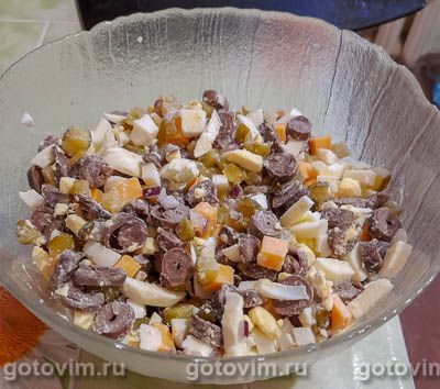 Легкий салат из куриных сердечек с маринованными огурцами, Шаг 06